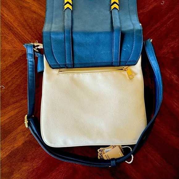 NWT Alyssa Double Compartment Dual Tone Crossbody Medium-Large. Blue and Cream - Picture 5 of 10